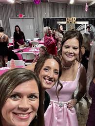Pink & White girl party! 🎉 Thank you @kaylitaylor704 & @mrsrobinroberts we  all had so much fun 🤩 So fancy, pretty and nice to all spend quality time  together