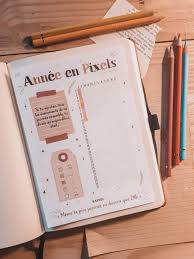 On fait un dessin simple au crayon sur une feuille pixel art. Year In Pixels 2021 Free Printable Passion Carnets