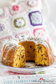 To put the (cake) mixture into the tin. Ein Kuchen Mit Schuss Ameisen Gugelhupf Mit Eierlikor Madam Rote Rube Und Ihre Geniale Landkuche