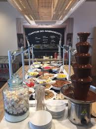 Notre Buffet Desserts Gourmands Et Sa Fontaine A Chocolat Photo De A La Bonne Heure Beziers Tripadvisor