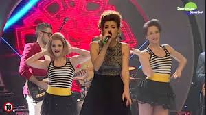 Az énekesnő elárulta, hogyan élte meg ádin világra hozását. Sztarszerencse 50 Het Csobot Adel Locomotion Youtube