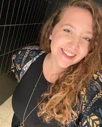 Melanie Kratzer's Instagram, Twitter & Facebook