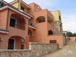Casa in affitto a 3 km dalla spiaggia + giardino. Appartamento In Affitto A Villasimius Iha 9466