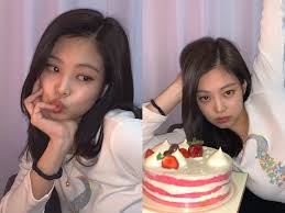 La mud cake è la base ideale per moltissime torte decorate, meglio conosciuta nella versione al cioccolato scuro. 200115 Jennie Ig Update Pre Birthday Cake By Blackpinkofficial Blackpink