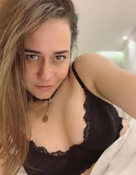 Alessandra negrini was born on august 29, 1970 in são paulo, são paulo, brazil as alessandra vidal de negreiros negrini. Alessandra Negrini Posa So De Roupao E Dispensa Sutia Em Foto Virgula