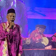Delegasi dari perbadanan adat melayu dan warisan negeri selangor malaysia dipimpin menteri departemen agama islam, adat melayu, pembangunan desa dan kampung tradisi negeri selangor yang berhormat bapak dato dr ahmad yunus bin hairi hari ini. Perbadananadatmelayudanwarisannegeriselangor Instagram Posts Gramho Com