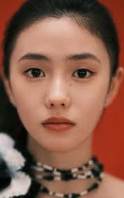 Splay veb-saytida mavjud filmlarda o'ynagan aktyorlar, rejissyorlar va  prodyuserlar