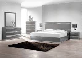 Best Master Leon 4 Pc Leon Modern Style Gray Lacquer Finish Queen Bedroom Set Bedroom Set Designs Bedroom Set Bedroom Sets