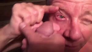 Un mâle alpha me fait tenir loeil ouvert 4 son sperme