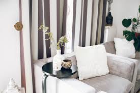 Dieser beistelltisch sieht besser, als die meisten aus der preisklasse, die holzplatte ist gut verarbeitet und angenehm in der haptik. Ikea Hack Schicker Beistelltisch Fur Die Couch Wohnklamotte