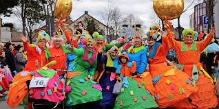 Jump to navigation jump to search. Hennef Rosenmontagszug In Hennef Vereinte Tollitaten Und Jeckes Fussvolk Rheinische Anzeigenblaetter De