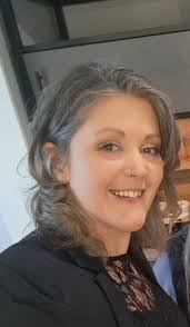 Kari Clark's Instagram, Twitter & Facebook