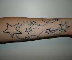 Tattoo unterarm frau blumen geometrische linien tattoo. 117 Tattoos Mit Einem Oder Mehreren Sternen