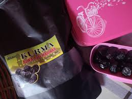 Ya, kurma yang dimaksud bukan sembarang kurma melainkan kurma ajwah atau yang biasa kita sebut dengan kurma home. Patutlah Mahal Rupanya Ini Kelebihan Kurma Ajwa Atau Kurma Nabi