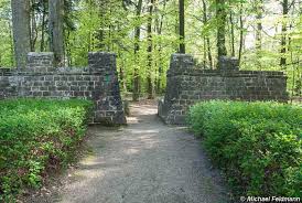 Außerdem wurden im englischen garten zwei tore der einstigen kastelle aus den heutigen ortslagen von eulbach und würzberg aufgestellt. Romische Rekonstruktionen Im Eulbacher Park