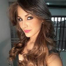 Gabriela Graf Feathered Hairstyles Hair Styles Hair Inspiration