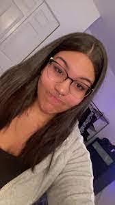 Isabel Sinclair's Instagram, Twitter & Facebook