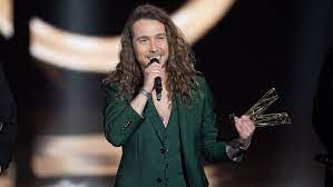 Julien Doré : cette chanson qu'il a adressée à son fils avant même de  savoir qu'il allait être papa - magicmaman.com