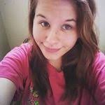 Stephanie Linson's Instagram, Twitter & Facebook