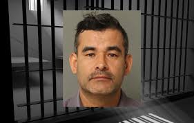 🌳 En un fuerte choque contra un árbol en la madrugada perdieron la vida  tres personas al sur del condado de Wake. 🕯 Los finados fueron  identificados como Omar Pizana Sánchez, Ernesto