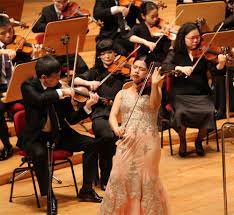 20岁小提琴新星吉本梨乃首秀上海，交响劲旅为她搭台_王健_生活_奥古斯丁·杜梅