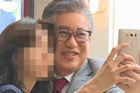 하지만 김용건의 이혼 소식은 한 동안 알려지지 않았는데요, Wyb Wyf9709j6m