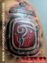 Descubre (y guarda) tus propios pines en pinterest. Tatuaje De Runa Azteca Maya Con Color Rojo Y Grises Roots Tattoo Granada