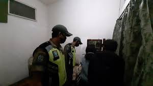 Satuan polisi pamong praja provinsi jawa tengah jl. 6 Pasangan Bukan Muhrim Terciduk Satpol Pp Sumedang Saat Razia Kos Kosan Langsung Digiring Ke Kantor Tribun Jabar