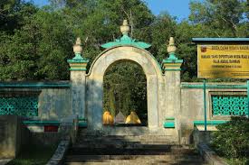 Asal usul nama sultan haji adalah orang islam indonesia pada umumnya jika selesai menunaikan ibadah haji. Sejarah Pulau Penyengat Pulau Hadiah Pernikahan Sampai Pusat Pertahanan Halaman All Kompas Com