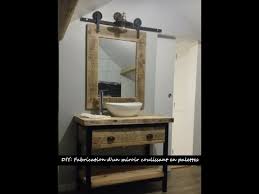 Meuble sous vasque compatible avec la vasque en céramique article n° 31140 et la vasque en varicor à mesure un tiroir frontal avec système d'ouverture lors du choix d'un meuble vasque, il faut tenir compte de l'adéquation avec le style de la vasque (qu'elle soit encastrée ou posée sur le plan au. Diy Fabrication D Un Miroir Suspendu Avec Des Palettes En Chene Youtube