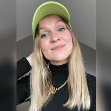 Etta Womack's Instagram, Twitter & Facebook