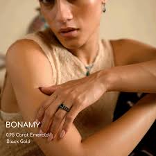 Bonamy Ring with Round Emerald, SI Diamond