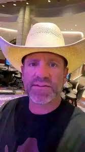 Lenore Williamson's Instagram, Twitter & Facebook