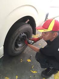 Menurut polis diraja malaysia (pdrm), terdapat sebuah taktik terkini yang digunakan oleh penjenayah dengan meletakkan objek tajam seperti paku di. 3 Sebab Tayar Botak Boleh A A The Pit Stop Senawang Facebook