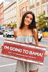 Dixie Damelio Age Instagram Height Facts On Tiktok Star Charli Damelio Sister Dixie Girl Celebrities Famous Girls
