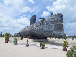 Kita boleh dapatkan senarai homestay melaka yang murah di melaka berhampiran lokasi pelancongan di bandar hilir dan klebang sila lawati; Submarine Museum Wikipedia