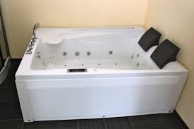 Garden 4 seats jacuzzi outdoor spa bathtub hot tub. Whirlpool Badewanne 2 Personen Eckwanne A612 Hz Im Vergleich
