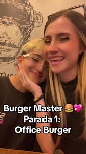 Probando hamburguesas del Burger Master con mi novia. Parte 1: office  burger. 🏳️‍🌈❤️🍔#burgermaster #burgermaster2024 #foodie #medellin #🏳️‍🌈  #lesbians #lgbtq