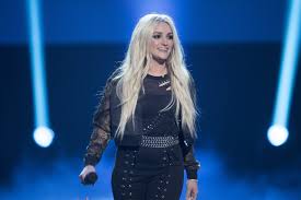 Just a few weeks after confirming that she's not on britney's payroll, a report surfaced claiming that britney paid for a condo that jamie lynn has. How Old Is Jamie Lynn Spears Compared To Sister Britney Spears