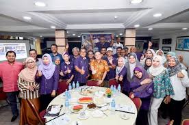 Abdul latiff bin abdul rahman bir olan malezyalı siyasetçi. Mesyuarat Agung Tahunan Ke 8 Persatuan Alumni Uitm Perlis