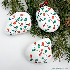 How To Make Easy Christmas Lights Rock Art Christmas Rock Painted Rocks Diy Painted Rocks