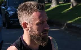 L'ex capitano della roma ieri ha eseguito una tac d'urgenza al san camillo ed oggi è stato ricoverato allo spallanzani. Daniele De Rossi Ricoverato Allo Spallanzani Per Covid