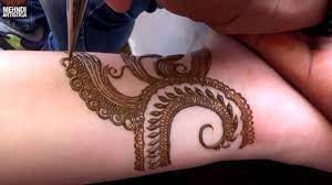 On the day of engagement, the whole attention will be on your hands so this pattern will be apt for the day. One Of The Best Mehndi Design Ever Arabian Henna Mehendi By Mehndiartistica For Diwali Karwachauth Youtube