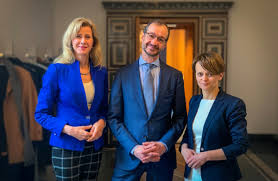 Home regering bewindspersonen eric wiebes. Ministerie Van Economische Zaken En Klimaat On Twitter Minister Eric Wiebes En Staatssecretaris Monakeijzer Ontvingen Vandaag Jemilewicz De Poolse Minister Van Ondernemerschap En Technologie Voor Een Gesprek Over Klimaatbeleid En Het Europees