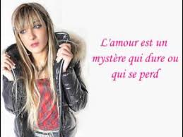 Les cloches sonneront, l'union de nos cœurs, un jour. Dans Mes Reves Paroles Jena Lee Greatsong