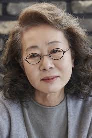 She's been doing this too long to care. Youn Yuh Jung Opens Up About The Meaning Of Happiness And Her Biggest Fears Zapzee