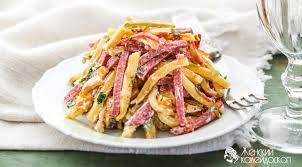 салат с копченой колбасой и свежим огурцом и сыром Salat S Kopchenoj Kolbasoj I Svezhim Ogurcom