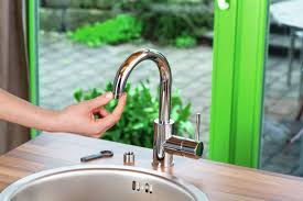 Die gardena anschlussdose dient zur verbindung des wasserhahns mit dem unterirdisch verlegten gardena sprinklersystem oder zur gardena pipeline. Gardena Hahnverbinder Fur Indoor Wasserhahne 18210 20 Original Gardena System Gardena Gartentechnik Bedarf Haus Garten Banemo Rund Ums Haus