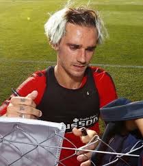 Griezmann hair antoine griezmann long hair styles barcelona soccer barcelona france national team lionel messi sport player soccer players. Euros Tweet On Twitter Antoine Griezmann S New Haircut Is Tragic