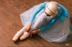Le livre numérique (en anglais : Nada Mashaal When Life Gives You Hijab Wear It And Be A Ballerina Anyway Egyptian Streets
